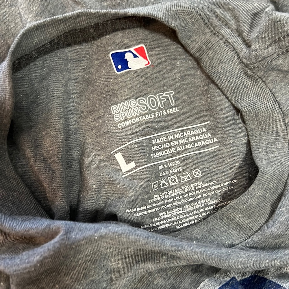 MLB T-Shirt. Sz Large